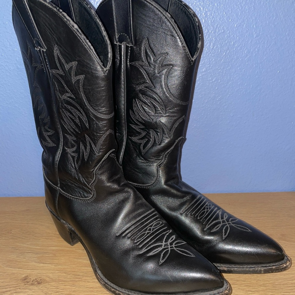 Size 7 Vintage Women’s Black Justin Cowboy Boots